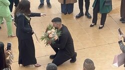 πρόταση-γαμου-αποφοίτηση