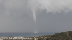 Υδροστρόβιλος έκανε την… εμφάνισή του στο Ρέθυμνο – Εντυπωσιακό βίντεο