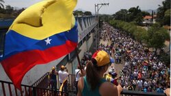 Βενεζουέλα: «Δεν φοβόμαστε» – Χιλιάδες άνθρωποι στην πρώτη μεγάλη διαδήλωση της αντιπολίτευσης στη μετά Μαδούρο εποχή