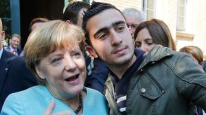Πώς μια σέλφι με την Άνγκελα Μέρκελ άλλαξε τη ζωή ενός πρόσφυγα