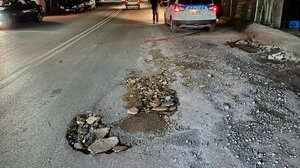 Παράδειγμα: ανθυπαστυνόμοι της Τροχαίας πήραν φτυάρι και αξίνα για τις λακκούβες 