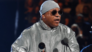 Νέα Υόρκη: Άγαλμα του LL Cool J παίζει τη μουσική του με ηλεκτρική ενέργεια