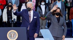 Υποψήφιος ξανά το 2024 ο Μπάιντεν μαζί με την Κάμαλα Χάρις