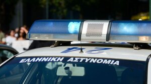 Παραδόθηκε ο 46χρονος για τον άγριο ξυλοδαρμό της συντρόφου του