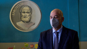 Ν. Δένδιας: Η Ελλάδα θα σταθεί δίπλα στην ομογένεια της Ουκρανίας