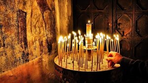 Έδιωξαν γυναίκα από μνημόσυνο: "Φύγε θα σε δείρουμε"