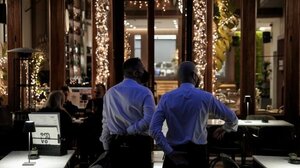 Στο πλευρό των μουσικών οι εργαζόμενοι στον επισιτισμό 