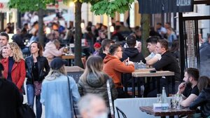 Κορωνοϊός: 57 θάνατοι – "Εκτοξεύθηκαν" τα κρούσματα της παραλλαγής JN.1