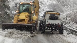 Η "μάχη" των εκχιονιστικών και ο καφές από τα χέρια του Δημάρχου
