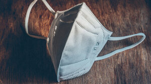 Μαζί με τις μάσκες, "γράφουν" και για το τσιγάρο