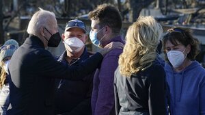 Τους πυρόπληκτους στο Κολοράντο επισκέφθηκε ο Τζο Μπάιντεν