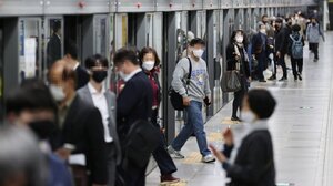 Η Β. Κορέα χαλαρώνει τους περιορισμούς για τον κορωνοϊό