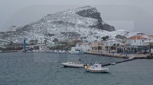 Ψαρά: Χιονισμένη και η “Μαύρη Ράχη” – Κλειστά τα σχολεία