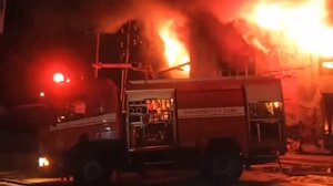 Μεγάλη φωτιά σε εργοστάσιο φερέτρων στη ΒΙ.ΠΕ Πάτρας