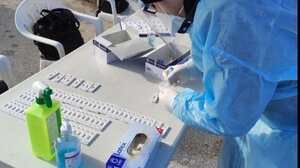 Rapid tests σε πεζούς από τον ΕΟΔΥ στην Ιεράπετρα