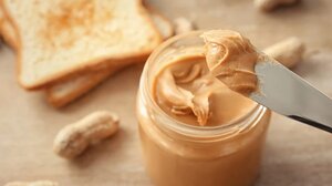 Φυστικοβούτυρο: Γιατί να το τρώτε αν έχετε σκασμένα χείλη