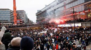 Διαδηλώσεις κατά του εμβολιαστικού πάσου σε Στοκχόλμη και Γκέτεμποργκ