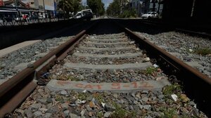 Τρένο παρέσυρε αυτοκίνητο στις γραμμές – Νεκρός ο 53χρονος οδηγός