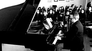 Ένας διεθνούς φήμης πιανίστας κοντά σε επίδοξους μουσικούς