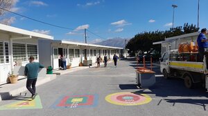 Αποχαιρέτησαν το σχολείο τους, που ο σεισμός "λάβωσε" ανεπανόρθωτα