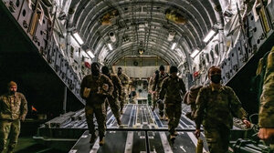 NATO: Οι πρώτες αμερικανικές στρατιωτικές ενισχύσεις έφθασαν στη Γερμανία