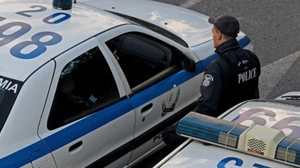 Ληστεία ΑΝΕΚ: Ντυμένοι αστυνομικοί οι δράστες - Ανθρωποκυνηγητό για τη σύλληψή τους 