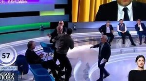 Χαμός στον «αέρα» - Δημοσιογράφος γρονθοκόπησε live φιλορώσο πολιτικό