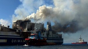 Euroferry Olympia: Συγγενείς των αγνοουμένων ανέβηκαν στο πλοίο