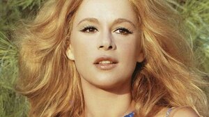 Άννα Φόνσου: «Μου έσκισαν το νυφικό για να φτάσουν στην Αλίκη Βουγιουκλάκη»