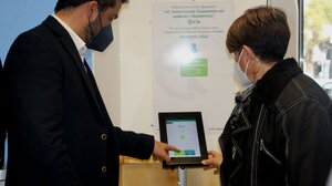 Νέα καινοτόμα συστήματα σε υπηρεσίες του Δήμου Χανίων για την εξυπηρέτηση ατόμων με προβλήματα ακοής