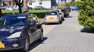 Αφήνουν τα αυτοκίνητά τους όπου τους βολεύει!