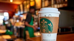 Η Starbucks απολύει εργαζόμενους που ήθελαν να συνδικαλιστούν