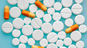 Τον έπιασαν με κάνναβη και χάπια