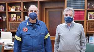 Συνάντηση Αρναουτάκη με τον διοικητή Πυροσβεστικών Υπηρεσιών Ηρακλείου