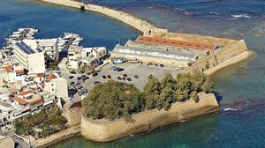 «Ξαναστήνονται» τα ανατολικά ενετικά τείχη των Χανίων