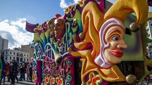 Σε καρναβαλικούς ρυθμούς η Πάτρα, παρά τους περιορισμούς λόγω κορωνοϊού