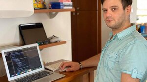 Ο Φάνης Κουρτικάκης επιστρέφει με ένα εθιστικό παιχνίδι λέξεων!