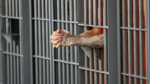 Προσωρινά κρατούμενος ο αλλοδαπός που σκότωσε και έκαψε τον 53χρονο