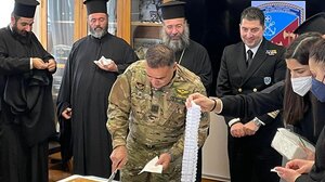 Οι Λιμενικοί Ανατολικής Κρήτης έκοψαν την πρωτοχρονιάτικη πίτα τους