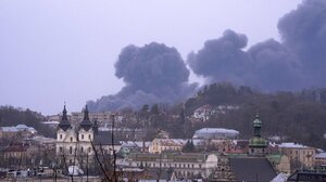 Ένας νεκρός στη Λβιβ και τουλάχιστον 18 τραυματίες στο δυτικό τμήμα της Ουκρανίας
