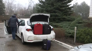 Επιστρέφουν προσωπικό και Έλληνες πολίτες από τη Μαριούπολη