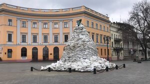 Ουκρανία: Προστατεύουν τα μνημεία τους με σακιά γεμάτα άμμο
