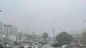 Πυκνή ομίχλη κάλυψε τη Θεσσαλονίκη