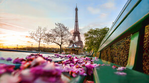 Τα 5 ζευγάρια παπούτσια που λατρεύουν οι Γαλλίδες την άνοιξη