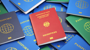 Ευρωκοινοβούλιο: Ζητεί απαγόρευση «χρυσών διαβατηρίων» και κανόνες για τις «χρυσές βίζες»