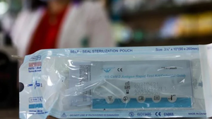 Αυξάνεται η ζήτηση για self και rapid test - Τα 7 στα 10 είναι θετικά