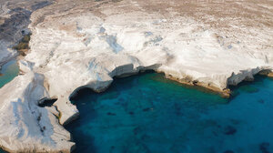 Πυρκαγιά στη Μήλο - Μήνυμα του 112 για απομάκρυνση από την παραλία Τσιγκράδο