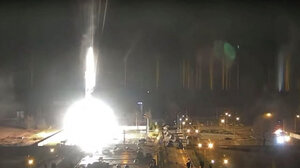 Ουκρανία: Στις φλόγες παραδόθηκε τμήμα του πυρηνικού εργοστασίου στη Ζαπορίζια