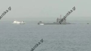 Υποβρύχιο αναδύθηκε στο λιμάνι της Παλαιόχωρας!