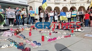 Η Αριστοτέλους γέμισε παιδικά παπούτσια